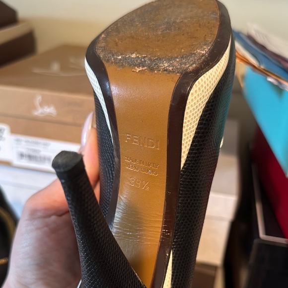 Fendi Black and Gold Women's Shoes - Picture 3 of 7